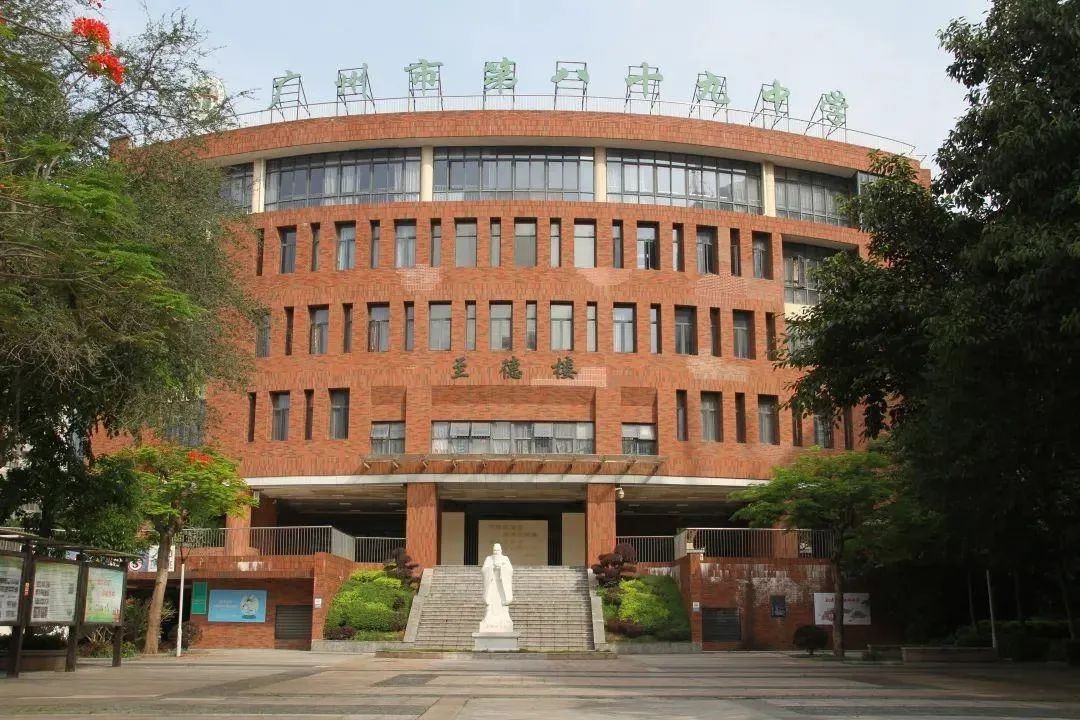 包含广州队训练开放日，赛前官宣签约引欢呼，欧篮联在即，团队化学反应显著的词条九游体育